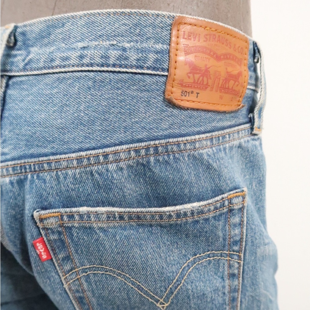 LEVI’S 501 RIPPED JEANS - Picture 4 of 6